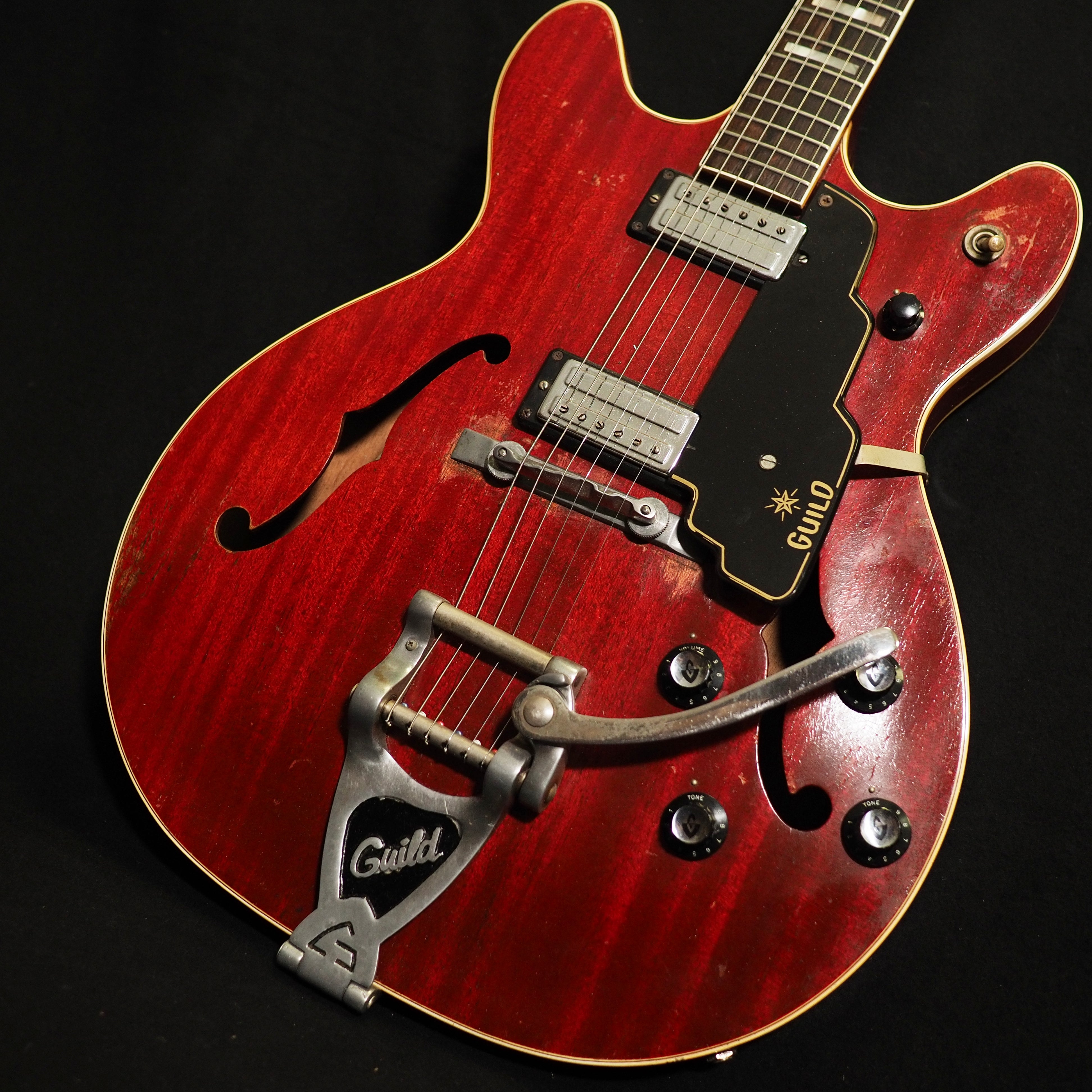 Guild Starfire V from 1967 with original case