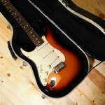 Lade das Bild in den Galerie-Viewer, Fender American Standard Stratocaster linkshänder von 1993
