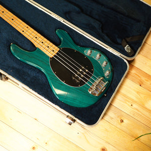 Ernie Ball Music Man Stingray Bass aus 1999 in Translucent Teal