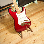 Lade das Bild in den Galerie-Viewer, Fender The STRAT von 1979-1980 in Candy Apple Red mit Ahornhals
