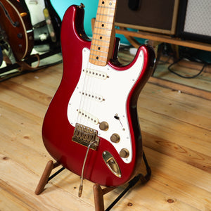 Fender The STRAT from 1979-1980 in Candy Apple Red with maple neck