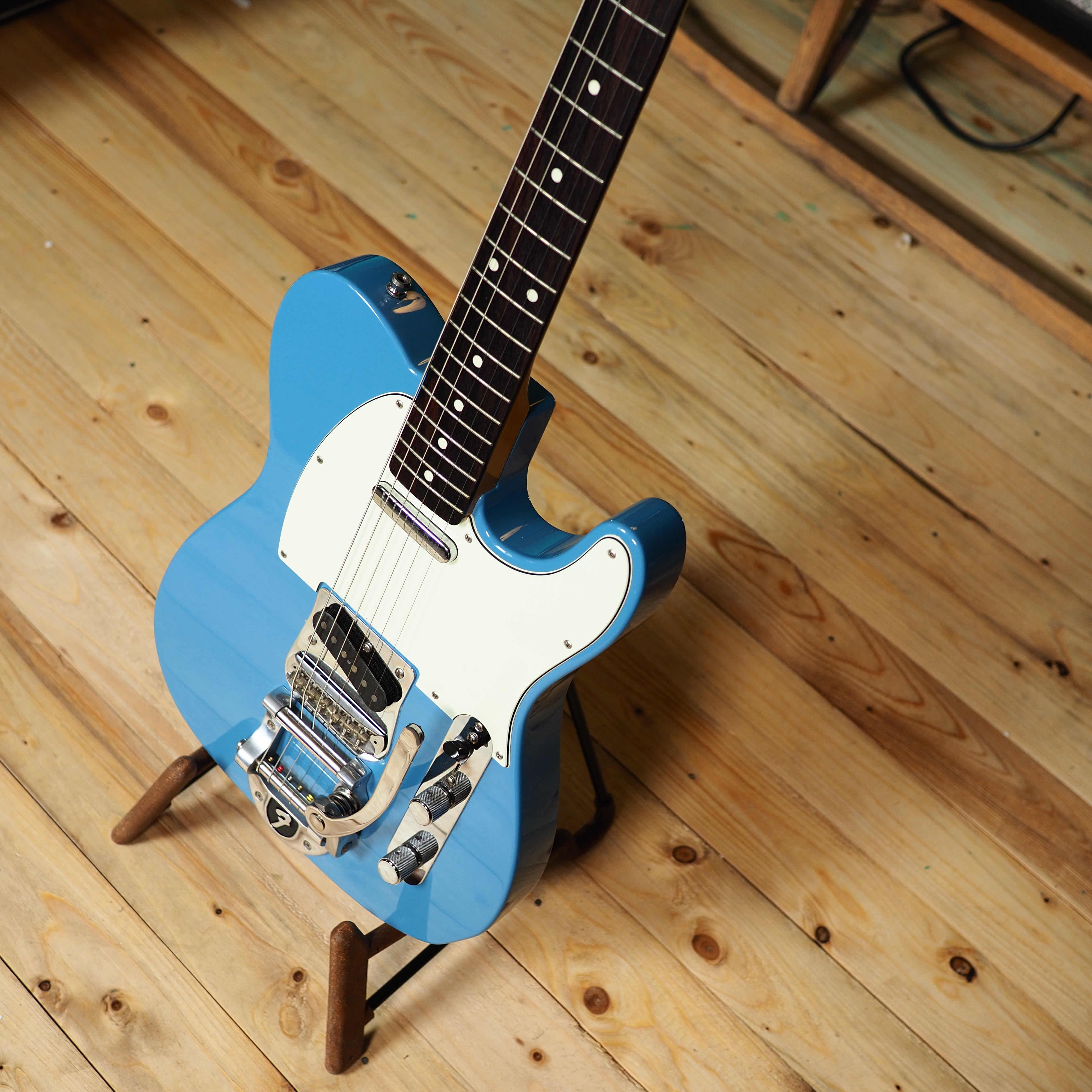 Fender Japan FSR Traditional 60s Telecaster with Bigsby in Candy 