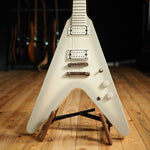 Lade das Bild in den Galerie-Viewer, Epiphone Brendon Small Signature Snow Falcon Flying V
