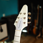 Lade das Bild in den Galerie-Viewer, Epiphone Brendon Small Signature Snow Falcon Flying V
