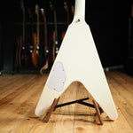 Lade das Bild in den Galerie-Viewer, Epiphone Brendon Small Signature Snow Falcon Flying V
