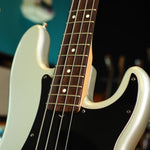 Lade das Bild in den Galerie-Viewer, Fender American Standard Precision Bass
