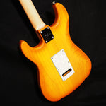 Lade das Bild in den Galerie-Viewer, G&amp;L USA Comanche in Honeyburst - wurst.guitars
