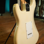 Lade das Bild in den Galerie-Viewer, Stagg ST-Style Stratocaster Olympic White
