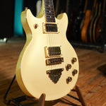 Lade das Bild in den Galerie-Viewer, Ibanez Artist AR100 Polar White 1982
