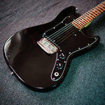 Lade das Bild in den Galerie-Viewer, Fender Musicmaster in Black, from 1978 - wurst.guitars

