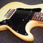 Load image into Gallery viewer, Fender Musicmaster from 1978 in Olympic White - wurst.guitars

