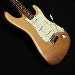 Lade das Bild in den Galerie-Viewer, Fender Custom Shop 1964 Stratocaster Gold Sparkle Relic, Masterbuilt by Greg Fessler - wurst.guitars
