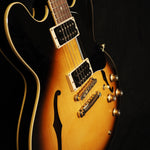 Lade das Bild in den Galerie-Viewer, Gibson ES-335 Vintage Burst from 2020 - wurst.guitars
